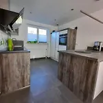 Ferienhaus-ferienwohnung Weitblick Mit Garten Und Malerischem Bergpanorama