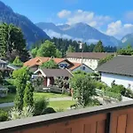 Ferienhaus-ferienwohnung Weitblick Mit Garten Und Malerischem Bergpanorama * Oberammergau