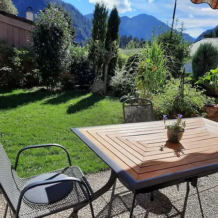 Ferienhaus-ferienwohnung Weitblick Mit Garten Und Malerischem Bergpanorama * Oberammergau