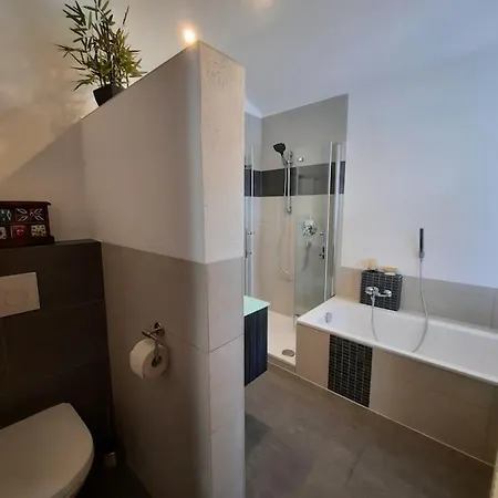 Ferienhaus-ferienwohnung Weitblick Mit Garten Und Malerischem Bergpanorama