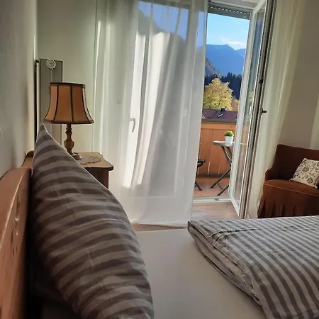 Ferienhaus-ferienwohnung Weitblick Mit Garten Und Malerischem Bergpanorama * Oberammergau