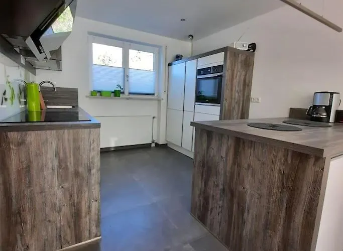 Ferienhaus-ferienwohnung Weitblick Mit Garten Und Malerischem Bergpanorama
