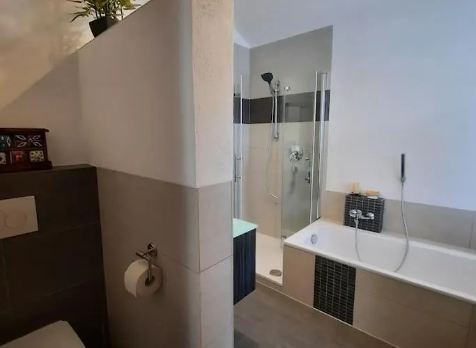 Ferienhaus-ferienwohnung Weitblick Mit Garten Und Malerischem Bergpanorama
