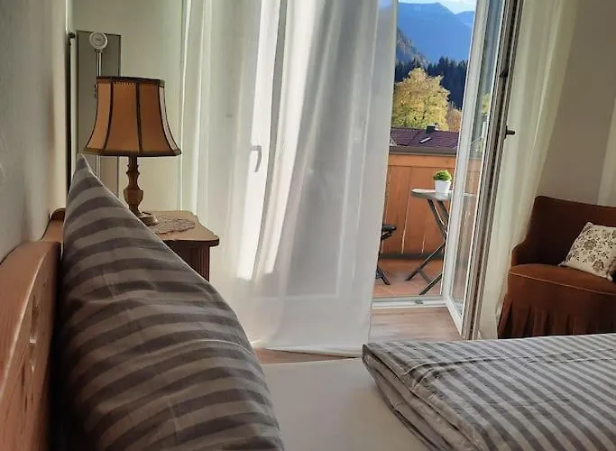 Ferienhaus-ferienwohnung Weitblick Mit Garten Und Malerischem Bergpanorama * Oberammergau