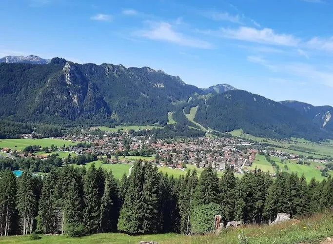 Ferienhaus-ferienwohnung Weitblick Mit Garten Und Malerischem Bergpanorama Oberammergau