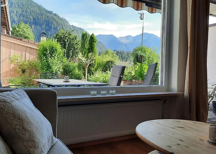 Ferienhaus-ferienwohnung Weitblick Mit Garten Und Malerischem Bergpanorama Appartement