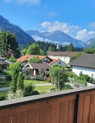 Ferienhaus-ferienwohnung Weitblick Mit Garten Und Malerischem Bergpanorama * Oberammergau